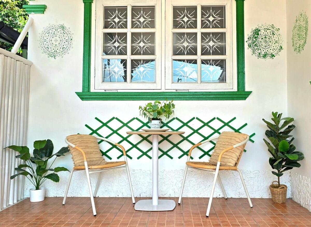 Semesterbostad Village House I *